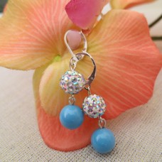 Mirdzošie pērļu auskari